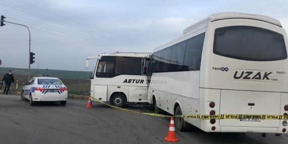 Tekirdağ'da işçi servislerinin çarpışması sonucu 19 kişi yaralandı