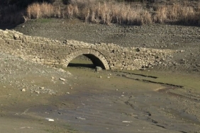 Tekirdağ'da sular çekilince gün yüzüne çıkan tarihi köprü tescillenecek
