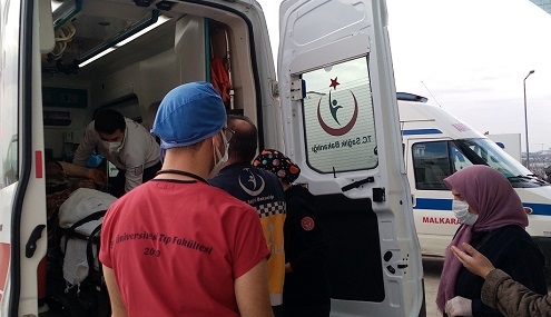 Sokağa çıkma kısıtlamasında ava giden kişinin tüfeğinden çıkan saçmalar arkadaşını yaraladı