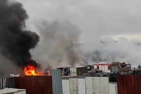 Tuzla'da fabrika deposunda yangın