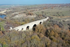 Edirne'de tarihi su yolundaki kemerin kaçak kazıyla tahrip edildiği iddia edildi