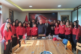 ŞAMPİYONLARDAN SARAY BELEDİYESİNE ZİYARET1 (1)