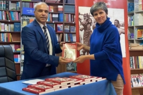 kitap-imzalandı