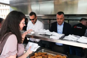 edirnebelediyesi-üniversiste-öğrencileri-yemek-ikramı